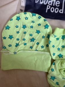 Set Of Cap Socks And Mittens New