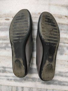 Elegant Gray Ballerinas