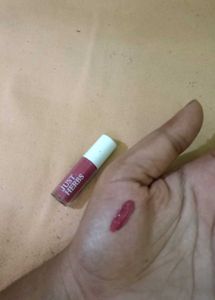 Cosmetic Bundle (lipstick, lipliner and claw clip)