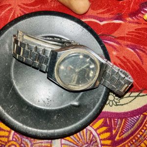 Only 1pic Used Watch Onl.Y Need To Change Cell