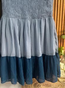 Blue Sleeveless Ruffle Dress. Size: 34-36