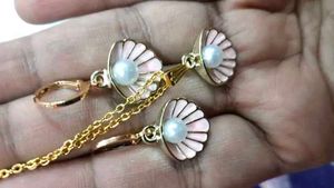 AD Beautiful Pearl Set Gold Plated