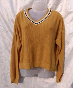 Vintage V-Neck Sweater 💛