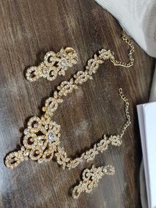 Elegant Rhinestone Necklace &amp; Earring Set