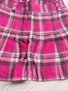 stylish  top n Tommy  Hilfiger platted  skirt