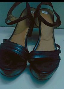 BLACK HIGH HEELS
