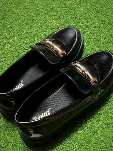 BLACK CHIC WOMEN'S LOAFERS