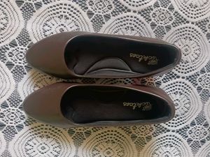300 Pom shoe Brown Ballet Flats