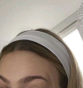 Headband.
