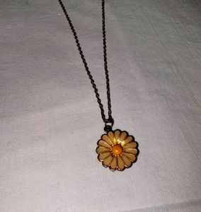 Daisy Pendant Necklace