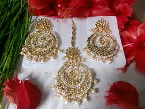 KUNDAN EARRING WITH MANGTIKA SET