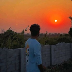 Stylish Graphic Print T-Shirt