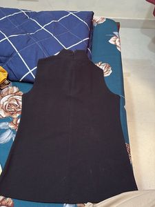 Chic Black Sleeveless Top