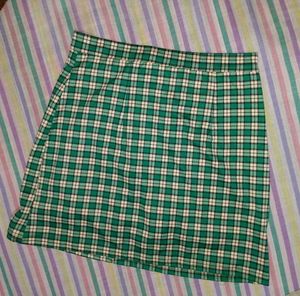 Stylish skirt with attached inner.