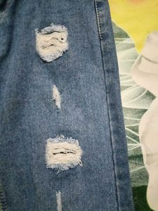 Distressed Wide-Leg Jeans &amp; T Shirt