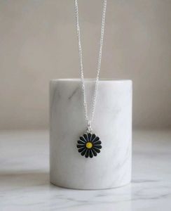 Daisy Pendant Necklace
