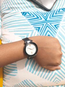 Women Black Wrist Watch