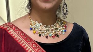 Multicolor Stone Necklace Set(Complementary Ring)