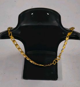 Gold-toned Chain stylish pattern totally new.