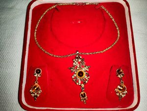 Elegant Necklace & Earring Set 💫