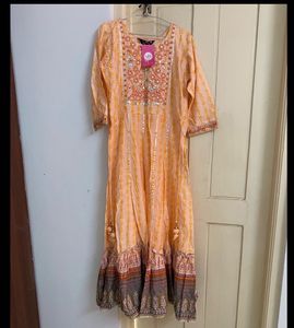 Beautiful Frock Type Kurti With Pink Shade 🌺🦩🎟️🩰