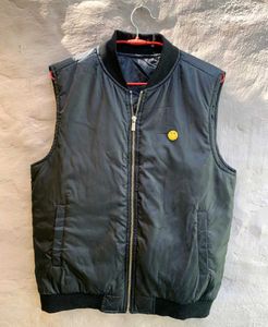 Black Sleeveless Padded Jacket