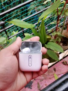 Wireless Earbuds - White