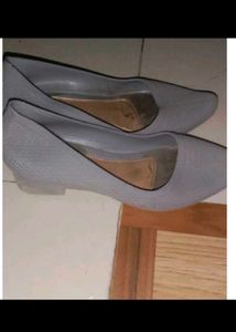 Grey Pointed-Toe Flats - Size 7