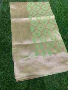 Cotton Saree With Contrast Zari Work For Women’s
