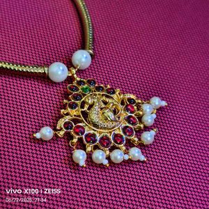 Elegant Gold-Toned Necklace with Pearl Accents
