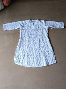 Lovely white kurta with three fourth sleeves