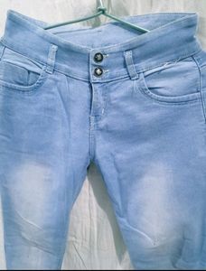 Women Slim Fit Mid-rise Light Blue Denim Jeans