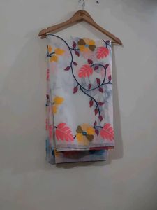 Elegant Floral Saree with Blouse Piece NEW