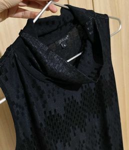 Globus Black Sleeveless Top