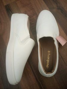 White Dressberry Casual Shoes