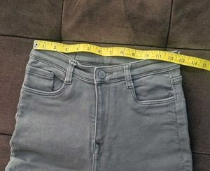 Gray High-Waisted Skinny Jeans