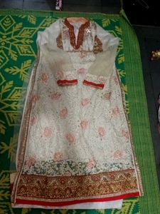 Elegant White & Gold Embellished Salwar Kameez