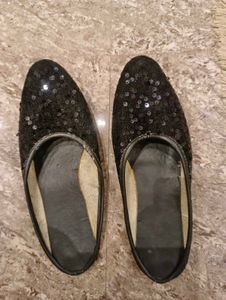 Sparkling Black Juttis