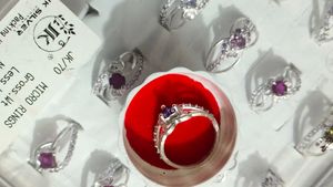 ladies pure silver ring