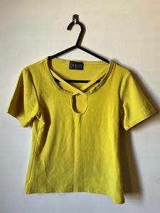 Chic Yellow Top from Paris 💛😍