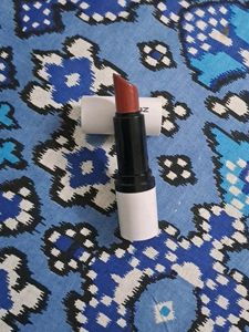 Pretty Brown /Nude Colours Lipstick.