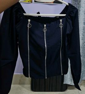 Chic Black Zipper Top