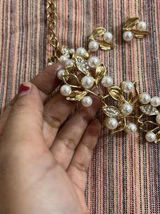 Elegant Pearl &amp; Crystal Necklace Set