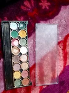 Eyeshadow Palette with 18 Shades