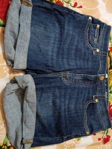 Short Denim Selling