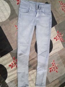 Light Wash High-Waisted Jeans