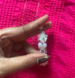 Elastic white hair bun and bracelet (two in one us