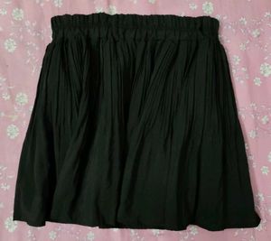 Black Pleated Short Skirt