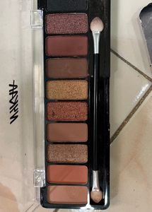 Smokey At 18 By Nykaa Eyeshadow Pallete