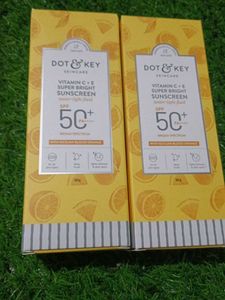2 Dot & Key Vitamin C+E Super Bright Sunscreen